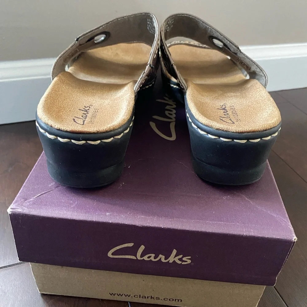 Clarks Pewter Sandals - Picture 6 of 8